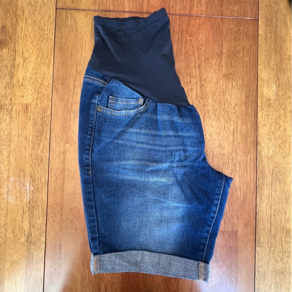 OLD NAVY Maternity Full Panel Denim Shorts (size 10Reg) - Picture 7 of 7